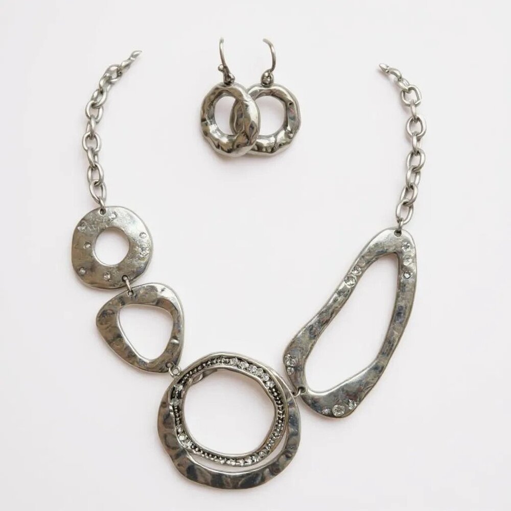 Uneven Shape And Circle Hammerd Silver With Clear Crystal Stud Necklace Earring